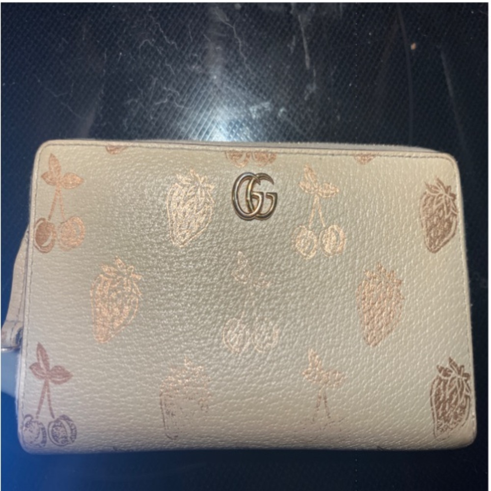RARE Authentic-COA Gucci Cream and Gold Wallet with Signature GG Logo